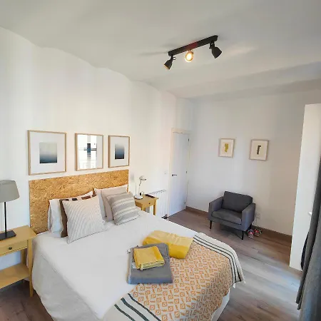 Bright Flat Next To Stadium Y La Fira